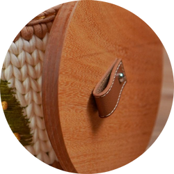 foto descricao tampa de madeira nobre 2